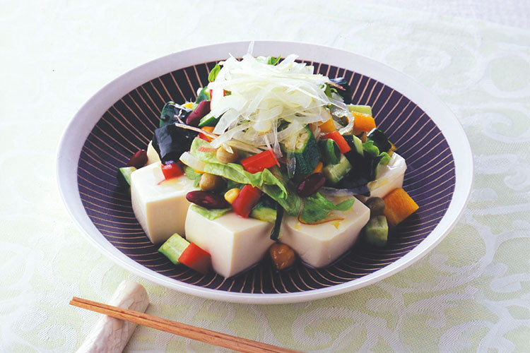 お豆と野菜の豆腐サラダ｜レシピ｜タカノフーズ株式会社