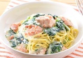 鮭とほうれん草の豆腐クリームパスタ