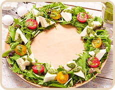 お豆腐のカプレーゼ風リースサラダ
